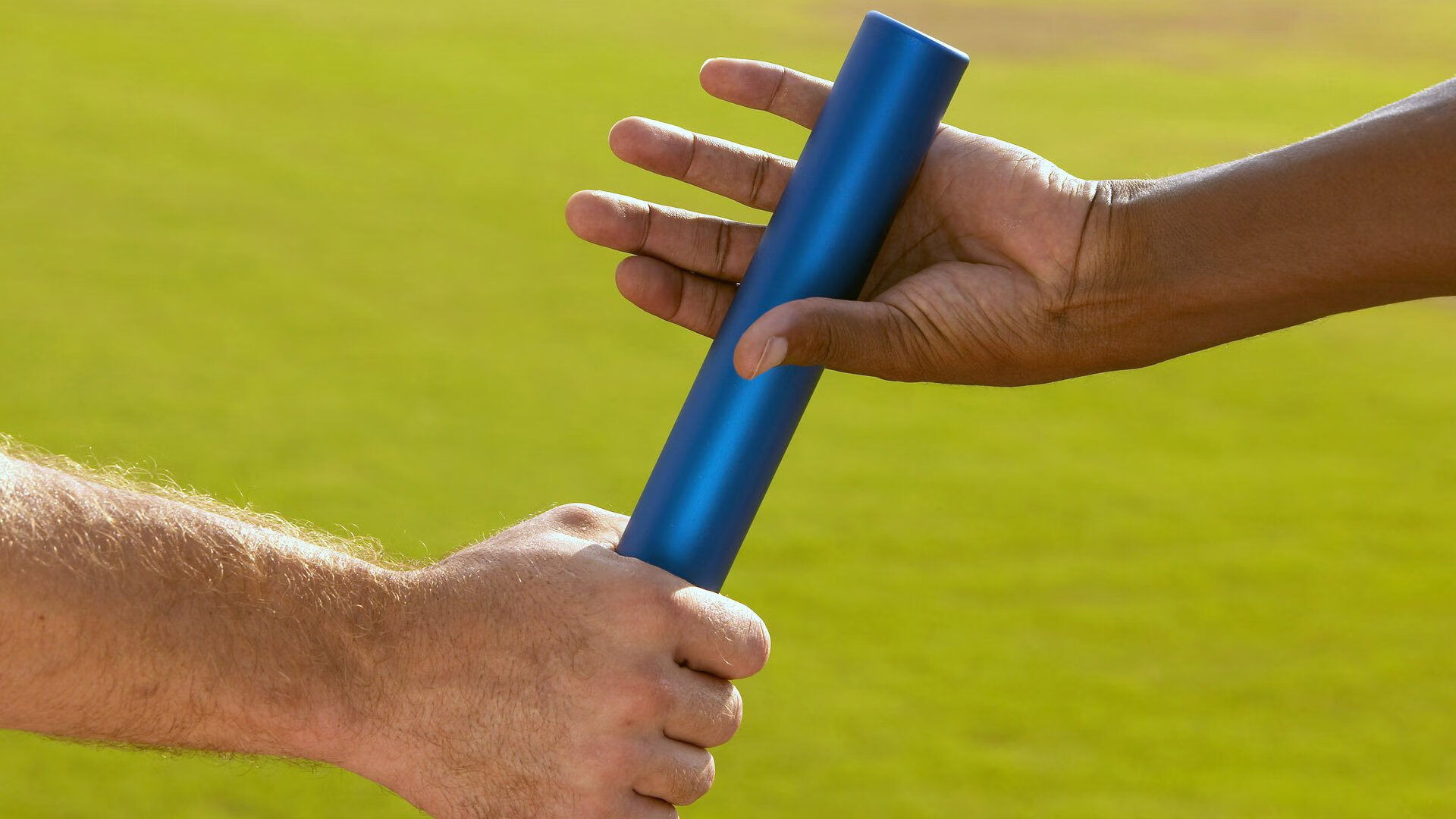 激烈对抗!两支劲旅将在球场上展开争夺,激烈对抗!两支劲旅将在球场上展开争夺