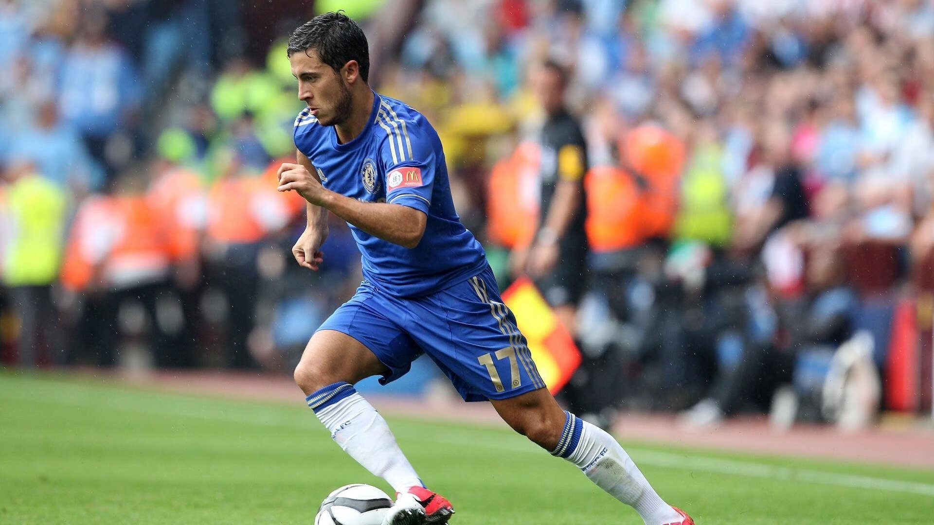 开云体育vip-巴萨以技术优势统治比赛中轴线，巴萨顶级中场